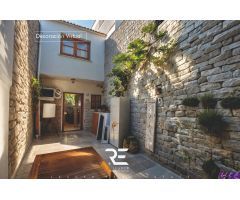CASA DE PUEBLO CON PATIO INTERIOR Y ENCANTO HISTÓRICO – CHIVA!