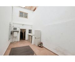 CASA DE PUEBLO CON PATIO INTERIOR Y ENCANTO HISTÓRICO – CHIVA!