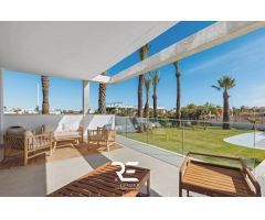 ÁTICO EN MAR DE CRISTAL CON TERRAZA DE 72 m2 Y PISCINA COMUNITARIA !!