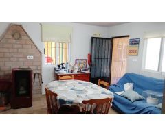 ACOGEDOR CHALET CON TERRENO Y PISCINA EN ESTIVELLA !!