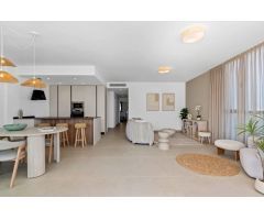 ÁTICO EN MAR DE CRISTAL CON TERRAZA DE 74 m2 Y PISCINA COMUNITARIA !!