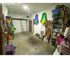 Vivienda adosada en Albolote, muy bien ubicada y situada a pocos metros de la parada de metro.
