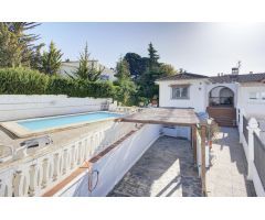 CHALET PAREADO