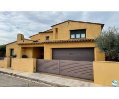 Chalet en Venta en La Bisbal dEmpordà, Girona