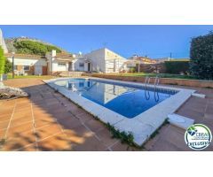 Chalet en Venta en Torroella de Montgrí, Girona