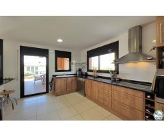 Chalet en Venta en Palau-saverdera, Girona