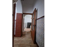 A pocos metros de la Catedral de Cádiz...