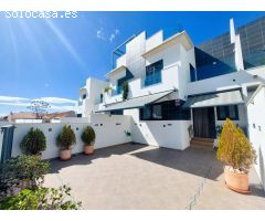 Precioso adosado semi-nuevo a 500m del mar