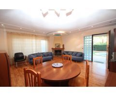 Villa con la piscina privada en Cabo Roig.