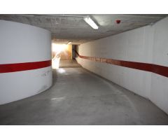 AMPLIO GARAJE EN LA URBANIZACIÓN LA ROSALEDA