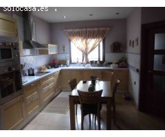 CHALET INDEPENDIENTE EN VENTA EN URB. LA ALCAYNA, AMPLIO, LUMINOSO Y EN PERFECTO ESTADO