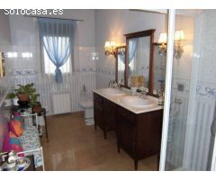 CHALET INDEPENDIENTE EN VENTA EN URB. LA ALCAYNA, AMPLIO, LUMINOSO Y EN PERFECTO ESTADO