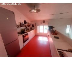 CASA DE PUEBLO TIPO LOFT EN VENTA EN EL PUNTAL, LUMINOSA, CON PATIO Y EN PERFECTO ESTADO