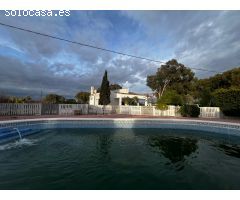 Chalet con piscina a la venta en Torrellano, Elche