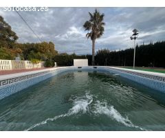 Chalet con piscina a la venta en Torrellano, Elche