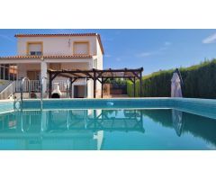 SE VENDE PARCELA DE 500M, CON CASA Y PISCINA EN ALCADOZO.