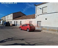 SE VENDE CASA CON PATIO Y APARCAMIENTO EN LOS ANGUIJES.