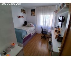 AMPLIA VIVIENDA CON CINCO DORMITORIOS Y GARAJE EN FATIMA-FERIA