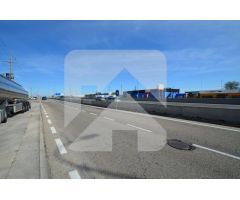 SOLAR A PIE DE AUTOVIA A-4