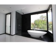 Villa Independiente en Venta en Marbella, Málaga