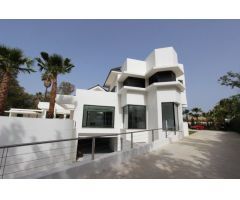 Villa Independiente en Venta en Marbella, Málaga
