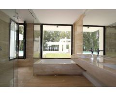 Villa Independiente en Venta en Marbella, Málaga