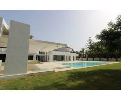 Villa Independiente en Venta en Marbella, Málaga