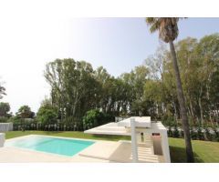 Villa Independiente en Venta en Marbella, Málaga