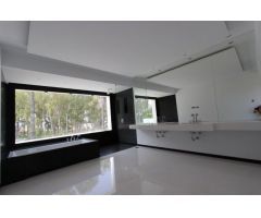 Villa Independiente en Venta en Marbella, Málaga