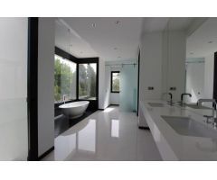 Villa Independiente en Venta en Marbella, Málaga