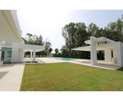Villa Independiente en Venta en Marbella, Málaga
