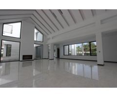 Villa Independiente en Venta en Marbella, Málaga