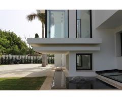 Villa Independiente en Venta en Marbella, Málaga