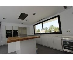 Villa Independiente en Venta en Marbella, Málaga