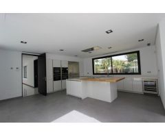 Villa Independiente en Venta en Marbella, Málaga