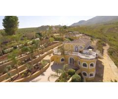 Chalet en Venta en la Nucia, Alicante