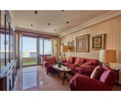 Vivienda en venta con vistas despejadas a la playa de La Victoria