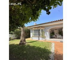 Exclusiva Villa de Lujo en Santi Petri, La Barrosa: Tu Refugio de Tranquilidad con Piscina y Jardín