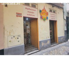 ¡Tu Negocio y Vivienda en el Corazón de Cádiz: 130m² de Posibilidades Infinitas!
