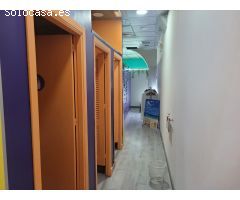 ¡Tu Negocio y Vivienda en el Corazón de Cádiz: 130m² de Posibilidades Infinitas!