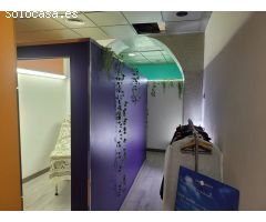 ¡Tu Negocio y Vivienda en el Corazón de Cádiz: 130m² de Posibilidades Infinitas!