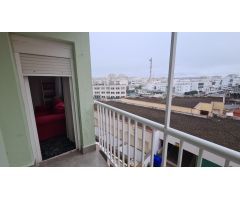 MAGNIFICO PISO CON GRAN TERRAZA, TRES DORMITORIOS, ASCENSOR. ZONA ARGANTONIO
