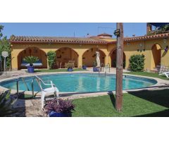 Chalet en Venta en Viladamat, Girona
