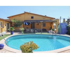 Chalet en Venta en Viladamat, Girona