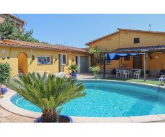 Chalet en Venta en Viladamat, Girona