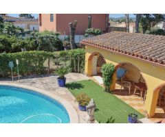 Chalet en Venta en Viladamat, Girona