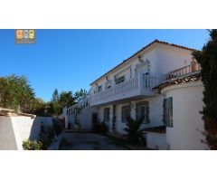 CHALET EN EL PUEBLO DE ALTEA