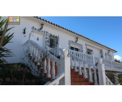 CHALET EN EL PUEBLO DE ALTEA