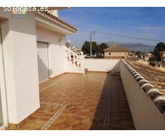 Casa con terreno y nave con oficinas en urbanización Coblanca en la Nucia en terrerno urbano