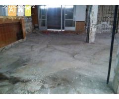BUEN LOCAL DIAFANO EN ZONA CENTRICA. INTERESENTA. 140 M2. DE ESQUINA. MUCHA FACHADA